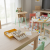 4 cubiertos de niño en una caja de regalo amarilla. En una habitación de juegos infantiles
