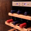 Detalle de las baldas de la vinoteca refrigerada Paxon de Franquihogar, tu menaje de cocina y hogar