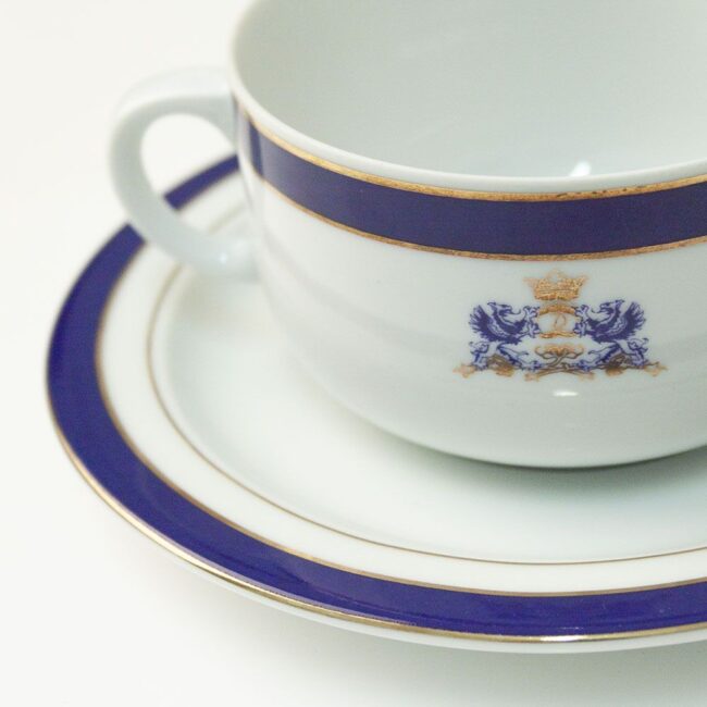 Juego de tazas de consomé con dos asas, porcelana calidad decorado con oro y azul cobalto