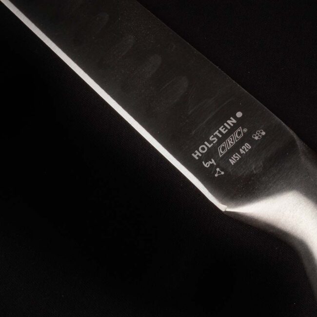 cuchillo Holstein jamonero de cerca holstein con fondo negro