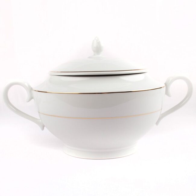 sopera blanca de porcelana