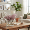 Mesa de madera con flores y café
