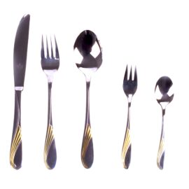 cubiertos de acero inoxidable con recubrimiento de baño de oro, sobre fondo blando, 2 cucharas, dos tenedores y un cuchillo