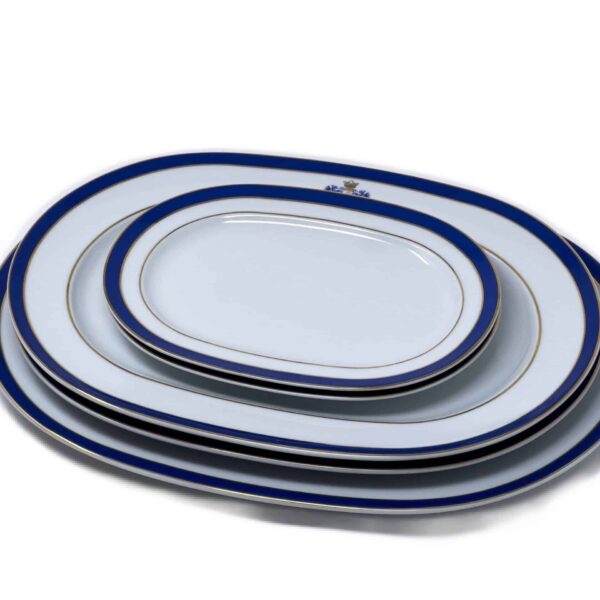 bandejas de porcelana blanca con filo de oro y cobalto