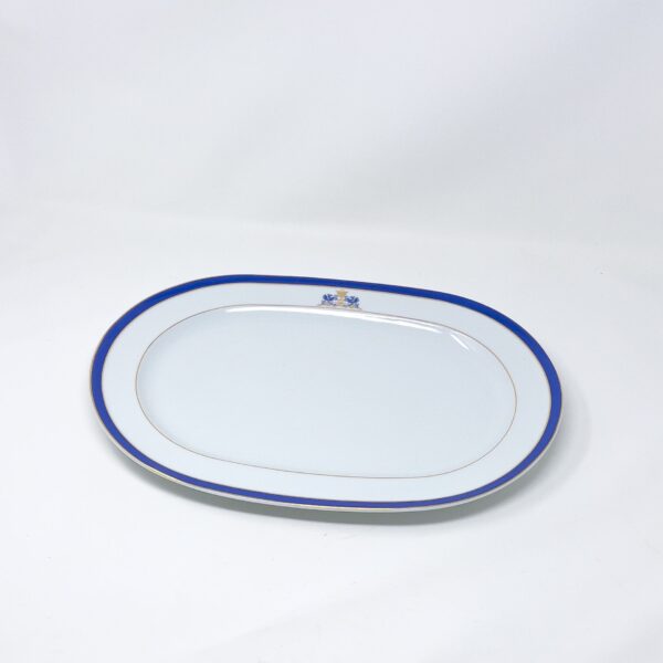 bandejas de porcelana blanca con filo de oro y cobalto
