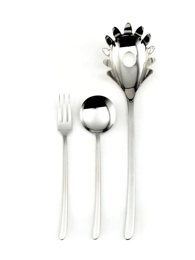 3 cubiertos para pasta de trento de acero inoxidable, presentacion sobre un fondo blanco