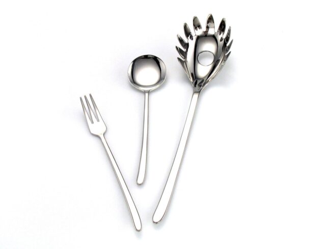 3 cubiertos para pasta de trento de acero inoxidable, presentacion sobre un fondo blanco