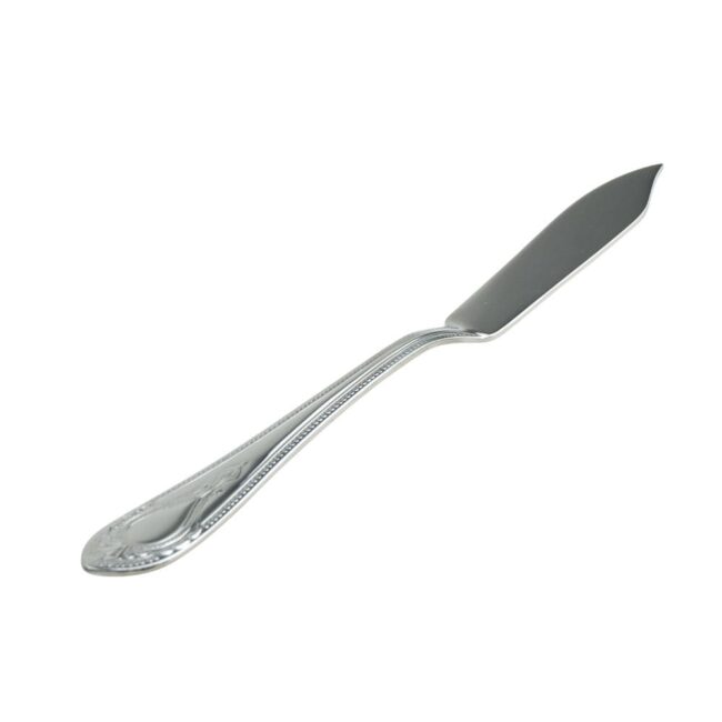 Cuberteria de pescado de acero sobre fondo blanco